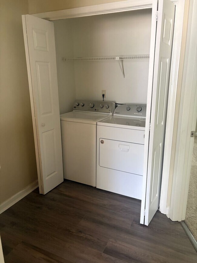 Building Photo - Stepless Townhome
