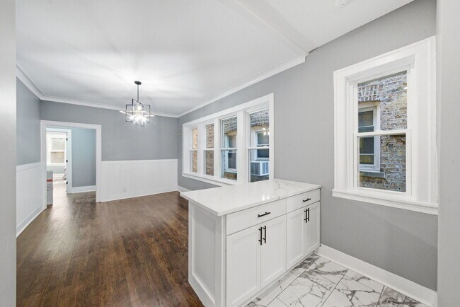 Building Photo - 8024 S Vernon Ave