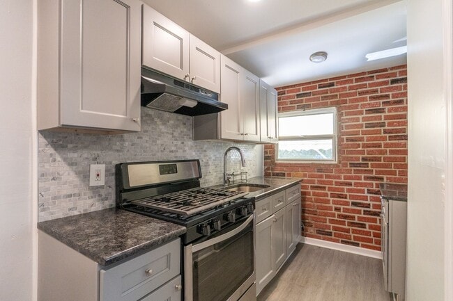 Building Photo - Elmwood Park area newly renovated 3 bedroom