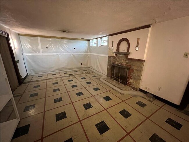 Building Photo - 127 Westland Dr