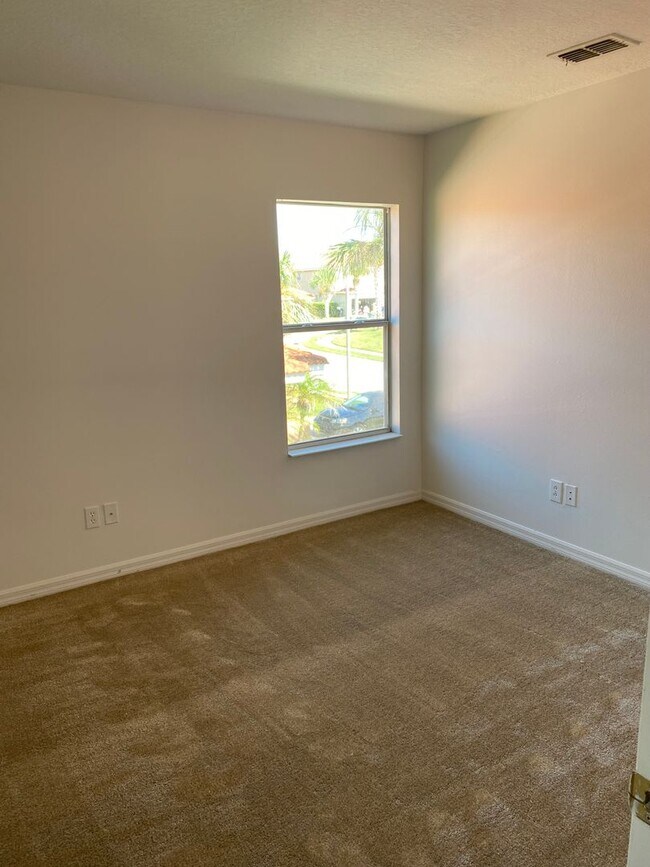 Building Photo - Large home in gated community of Aviana Resort