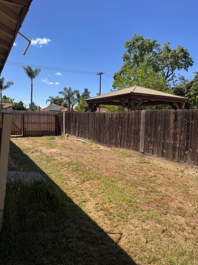 Building Photo - Beautifully Updated 4/2 in Old Fig