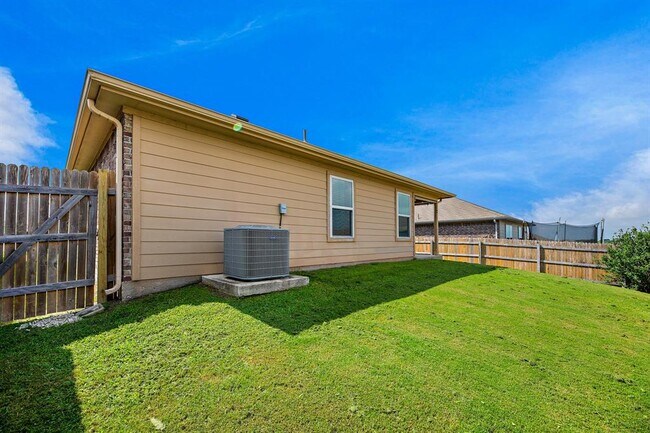 Building Photo - 5916 Montrelia Dr