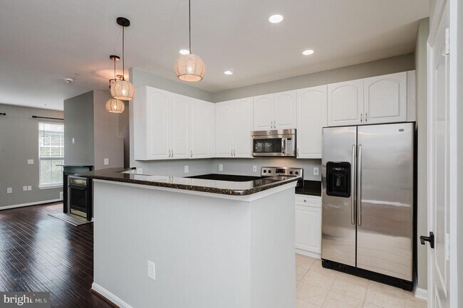 Building Photo - 557 Rhapsody Ct