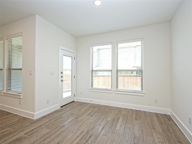 Building Photo - 415 Parkline Dr