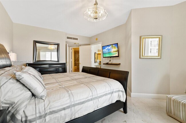 Building Photo - 9559 Collins Ave