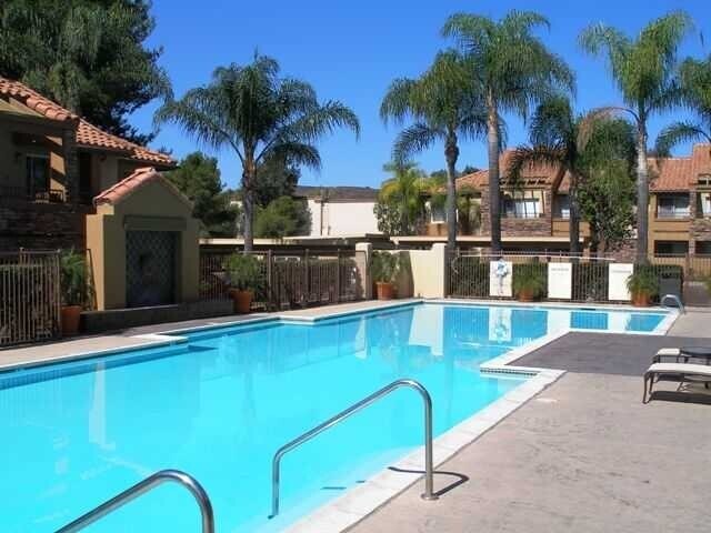 Building Photo - RB Luxury 2 Br Townhome 2 car spots Laundry $3190 TEXT 760-715-5861