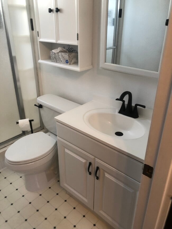 Building Photo - 426 Concord St