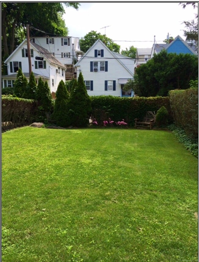 Building Photo - 141 Davis Ave