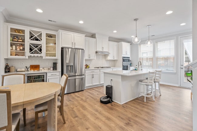 Building Photo - 214 Maidstone Trail