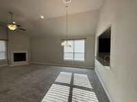 Building Photo - Great floor plan with entertaining spaced,...