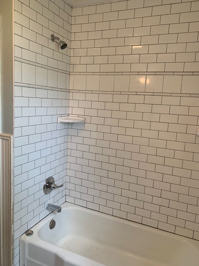 Building Photo - Pre Leasing for Fall 2026!!