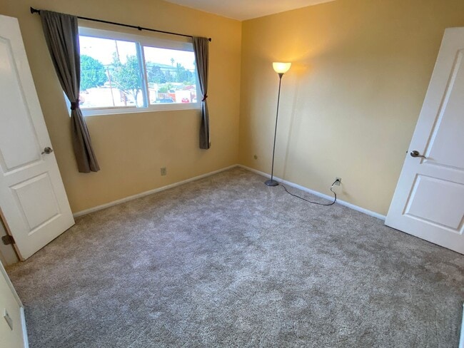 Building Photo - Madison Ballantyne 2 Bedroom Apartment