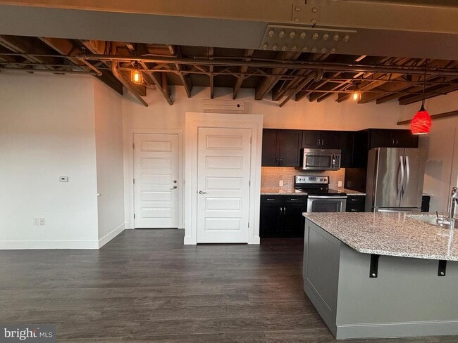 Building Photo - 820 W Market St