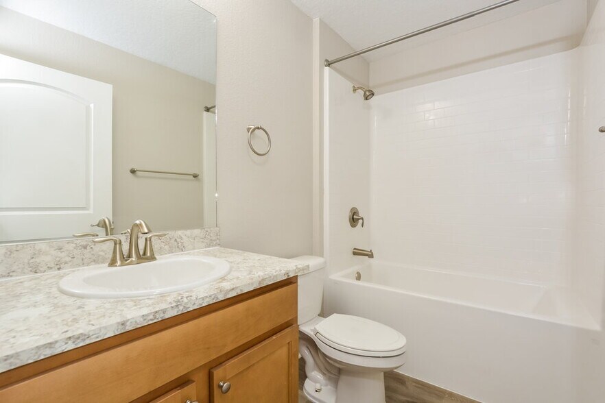 Building Photo - 7636 Sloewood Dr