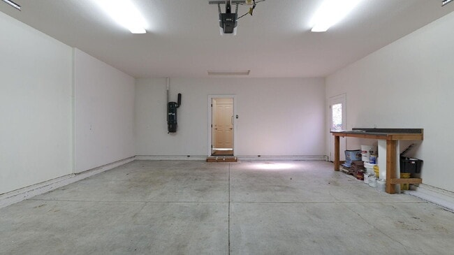 Building Photo - 143 Pine Lake Dr