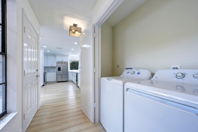Building Photo - 6890 Touchstone Cir