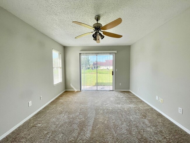 Building Photo - Cute 4/2 EAST Orlando Home in Wedgefield!