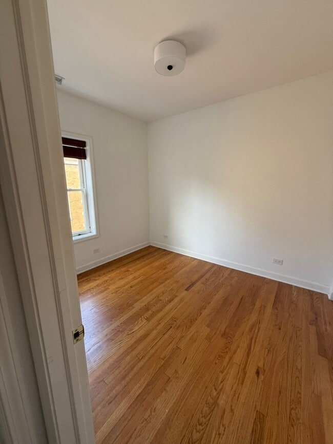 Building Photo - 4845 N Wolcott Ave