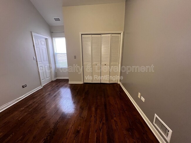 Building Photo - 819 N May St