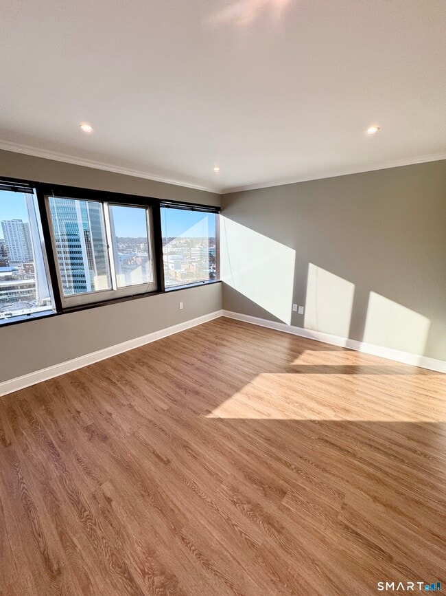 Building Photo - 127 Greyrock Pl