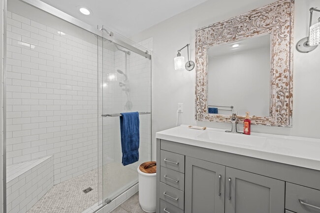 Building Photo - 6115 Gondolier Dr