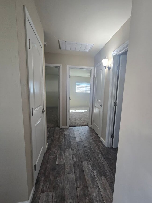 Building Photo - 2 Br 1 Ba available Now