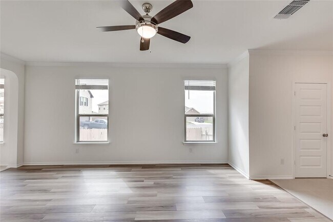 Building Photo - 105 Clematis Ct