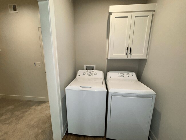 Building Photo - 1437 SW Winthrop Dr