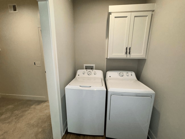 Building Photo - 1439 SW Winthrop Dr