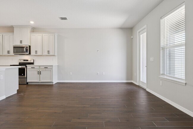Building Photo - 3/2.5/2 Townhome in SummerLake