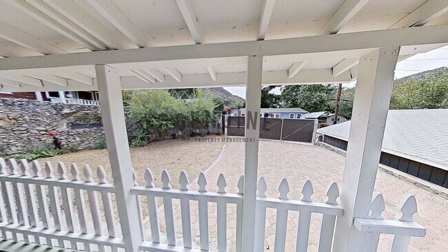Building Photo - Adorable 2Bd 2Ba Home in Silverado Canyon