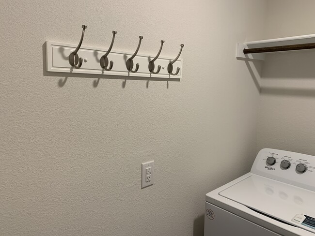 Building Photo - 402 Goliad St