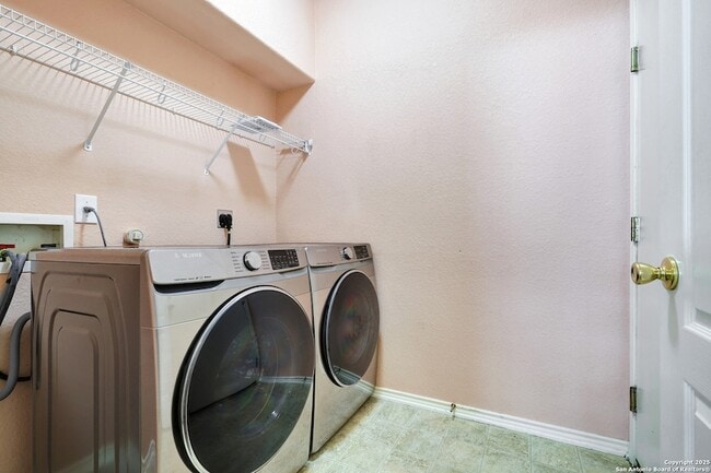 Building Photo - 8706 Redwood Bend