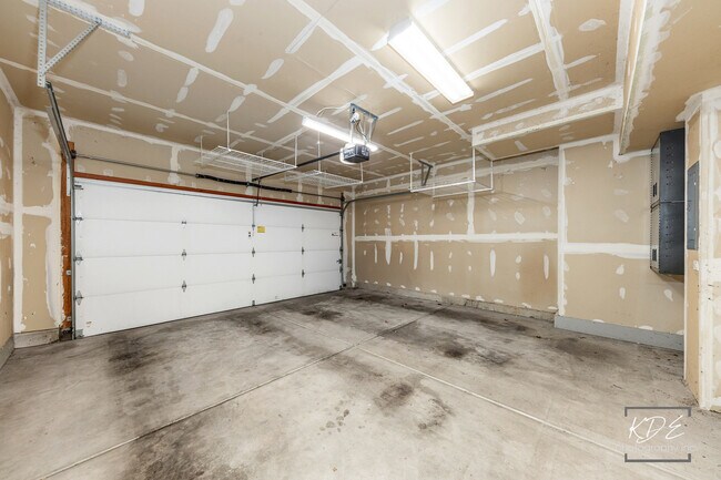 Building Photo - 651 Hawley Dr