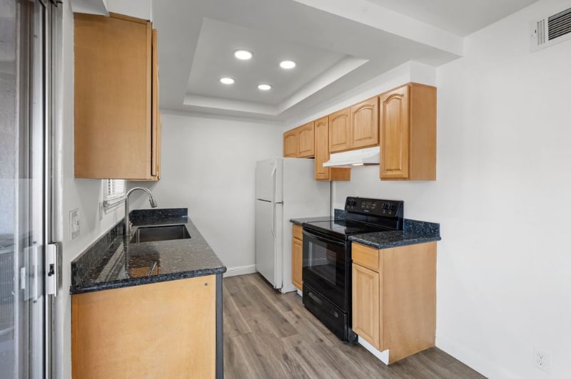 Building Photo - 3947 Vía Milano