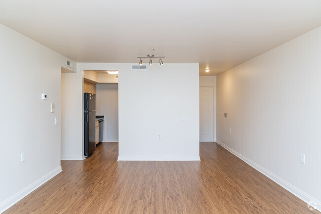 1BR, 1BA - 675SF - Living Room - Crawford Square Apartments