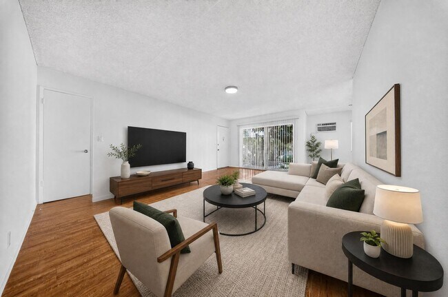 Interior Photo - 20317 Saticoy St