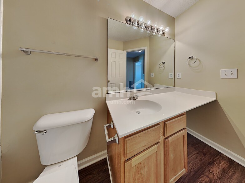 Building Photo - 5001 Athol St