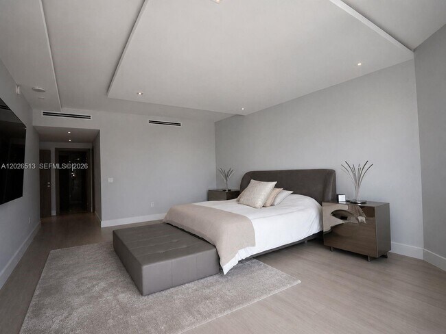 Building Photo - 17111 Biscayne Blvd