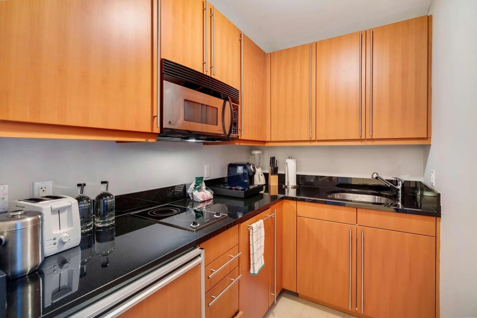 Building Photo - 1435 Brickell Ave
