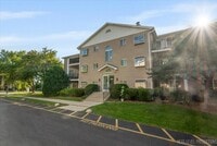 Building Photo - 451 Valley Dr