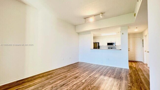 Building Photo - 1203 Town Center Dr