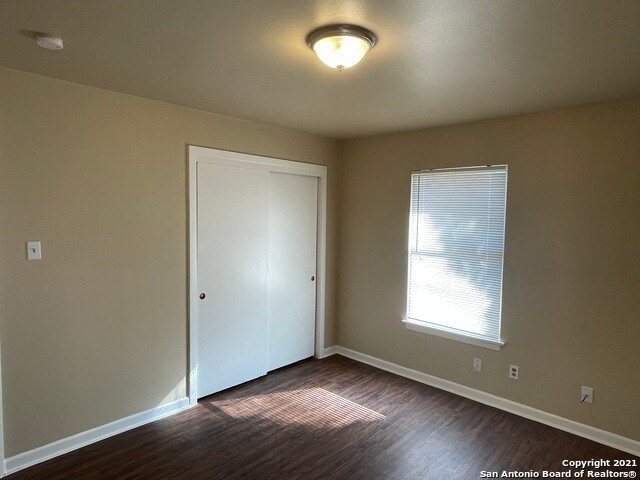 Building Photo - 211 Sunnyland Dr