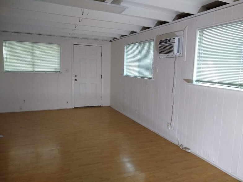 Building Photo - 117 Lucy Ln