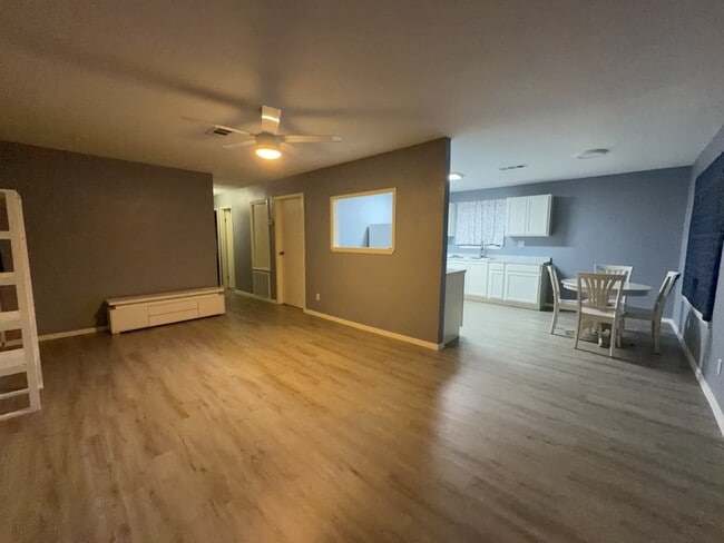 Building Photo - 15118 Carraway Ct