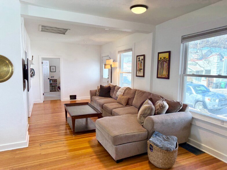 Building Photo - 520 E Dakota Ave