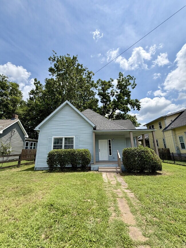 Building Photo - Newly Remodeled 2BR/2BA East Nashville Home with Covered Front Porch, Huge Deck, Spacious Backyar...