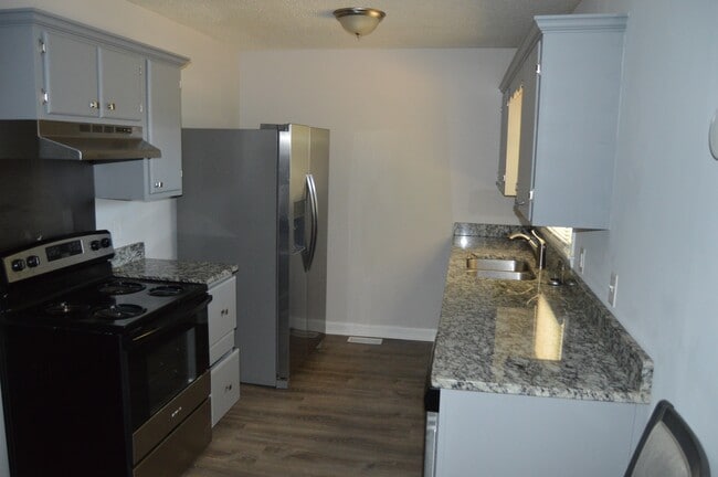 Building Photo - 860 Opal St
