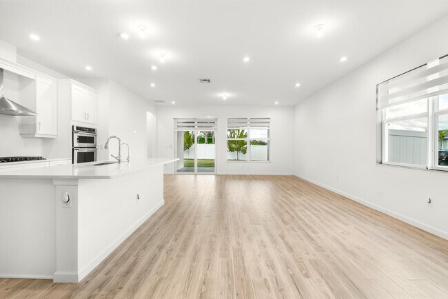 Building Photo - 10638 Hensley St